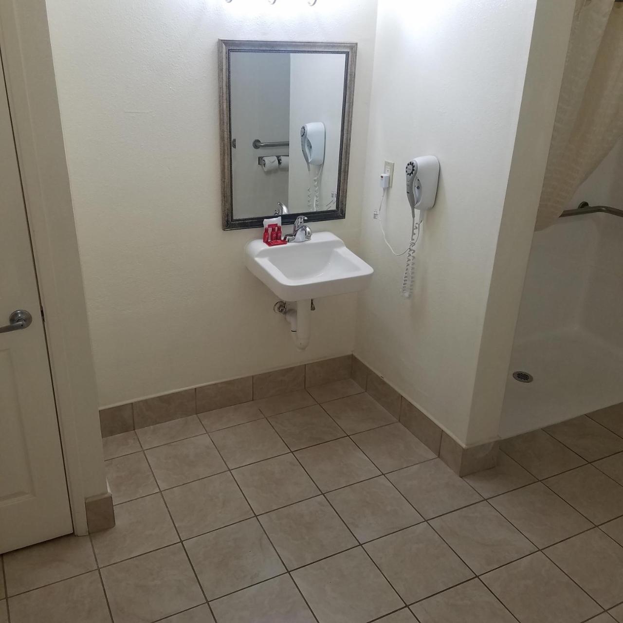 Surestay Hotel By Best Western Hollister Esterno foto